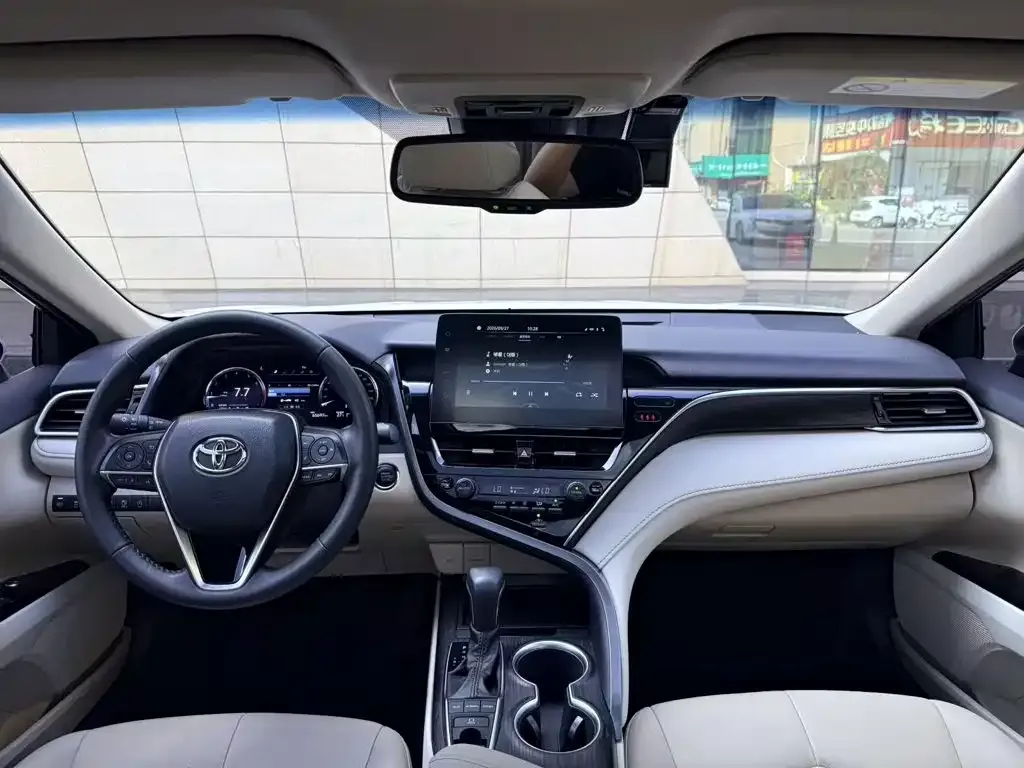 Toyota Camry — фото 8