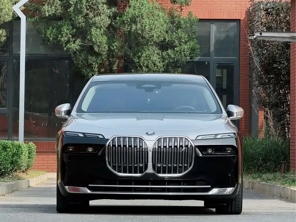 BMW i7 — фото 10