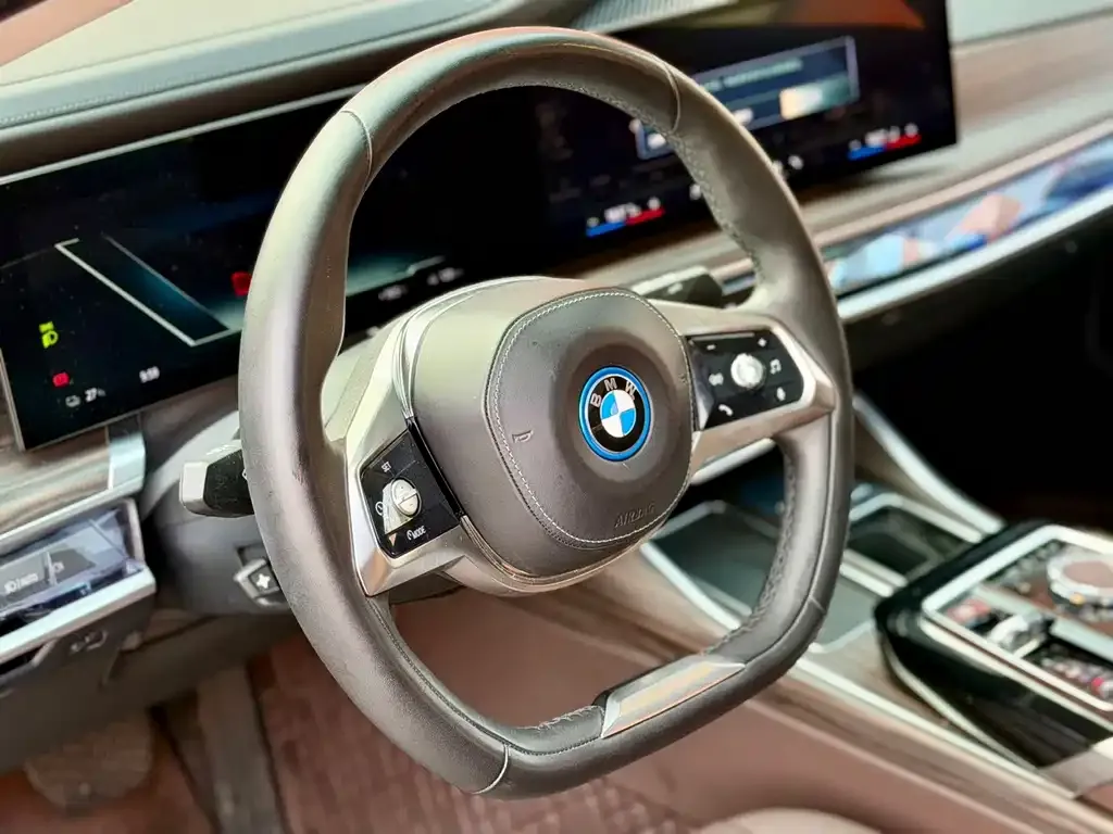 BMW i7 — фото 6