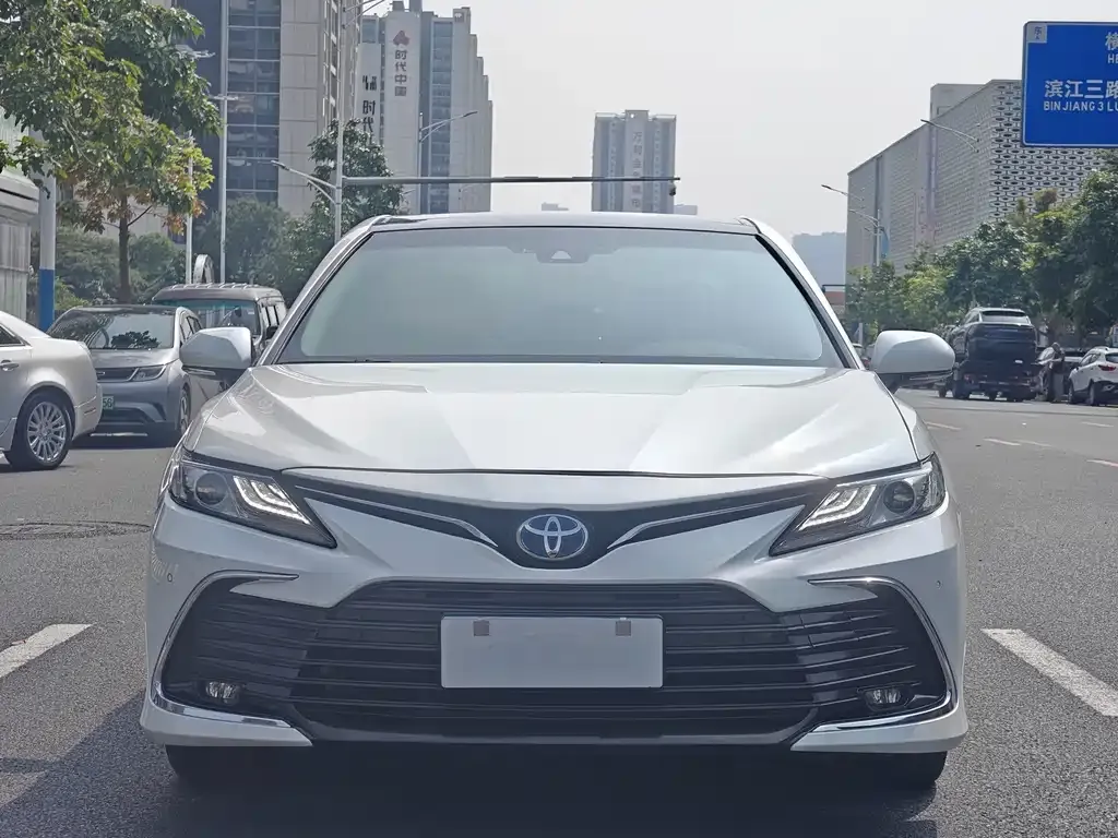 Toyota Camry — фото 6
