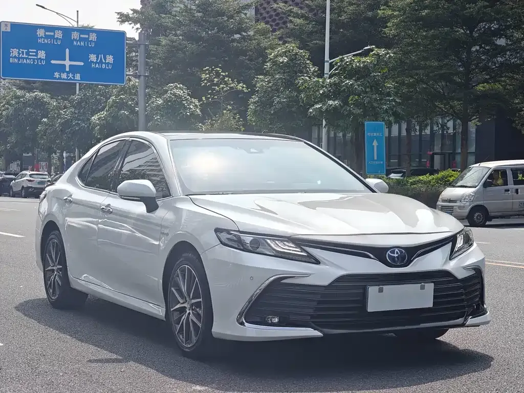 Toyota Camry — фото 4