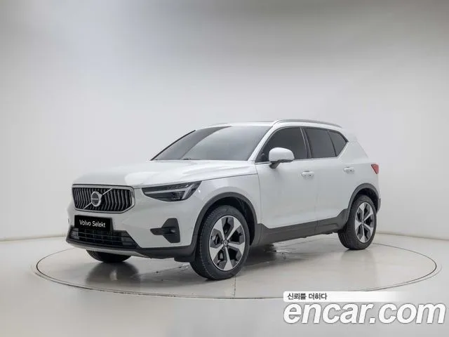 Volvo XC40 — фото 1