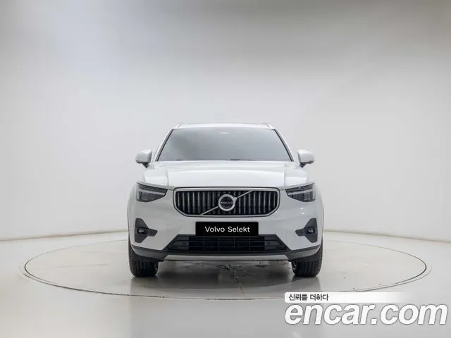 Volvo XC40 — фото 3