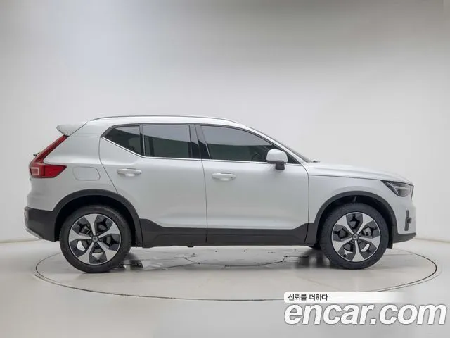 Volvo XC40 — фото 7
