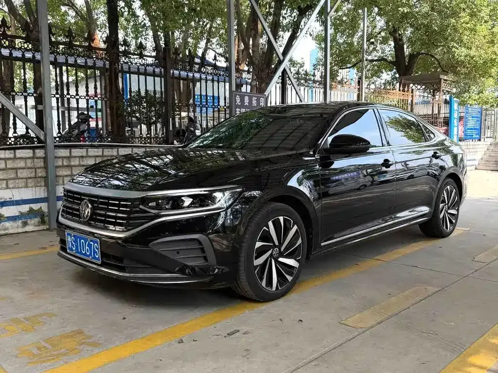 Volkswagen Passat — фото 1