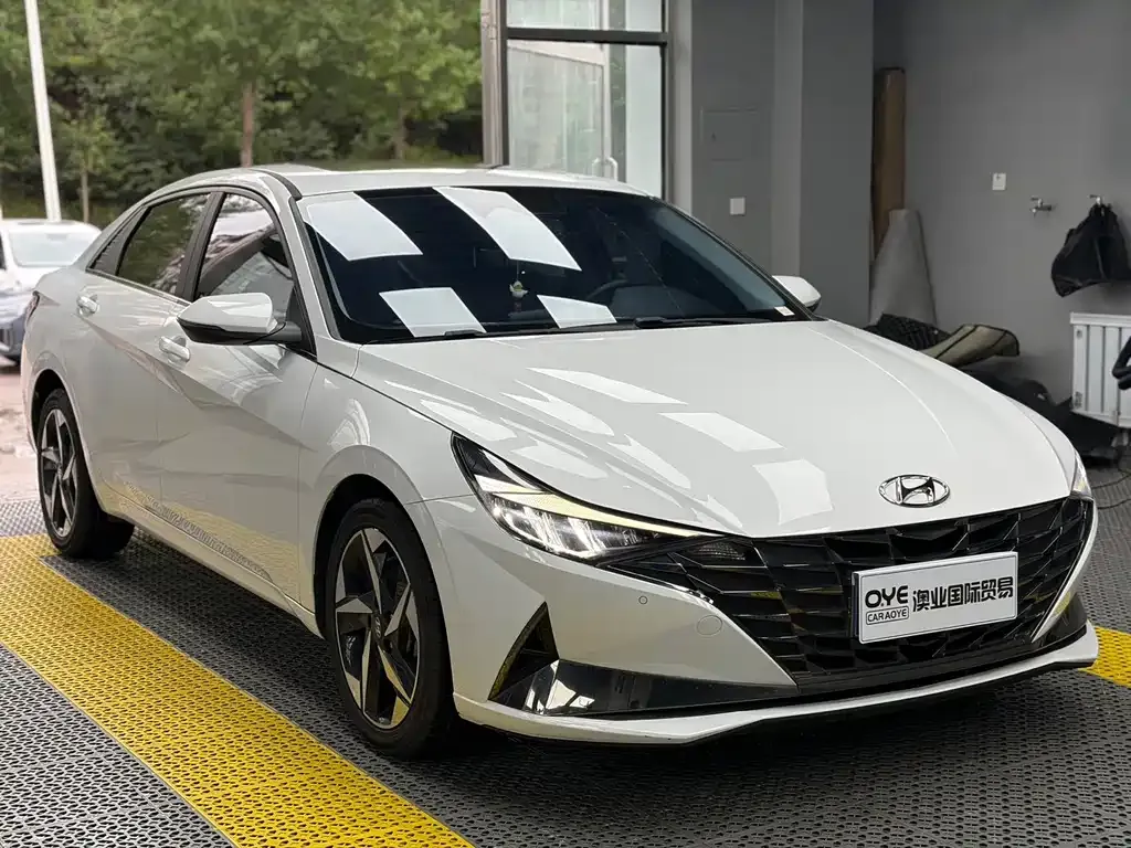 Hyundai Elantra — фото 7
