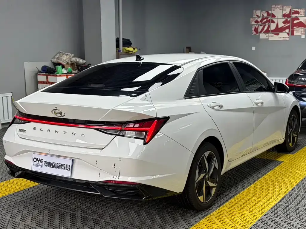 Hyundai Elantra — фото 4