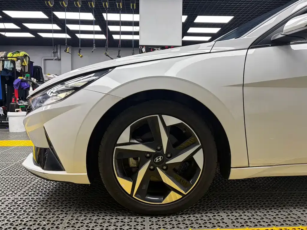 Hyundai Elantra — фото 10