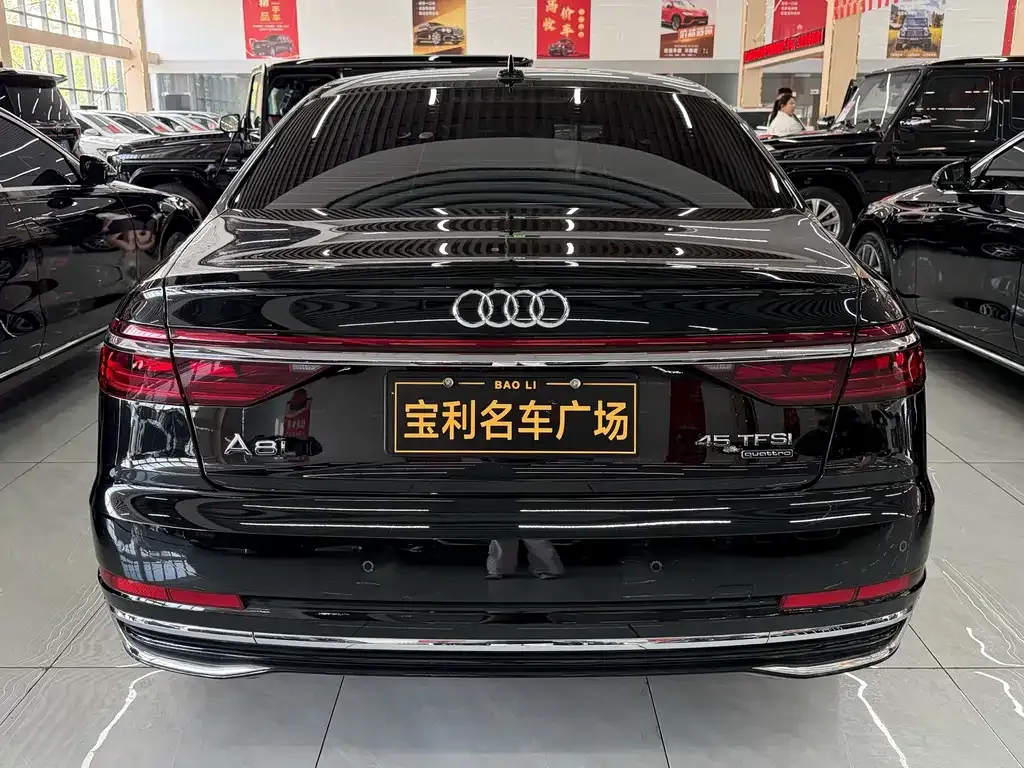Audi A8 — фото 6
