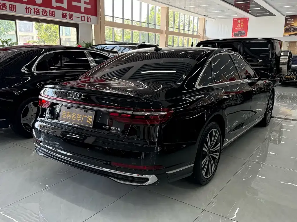 Audi A8 — фото 4