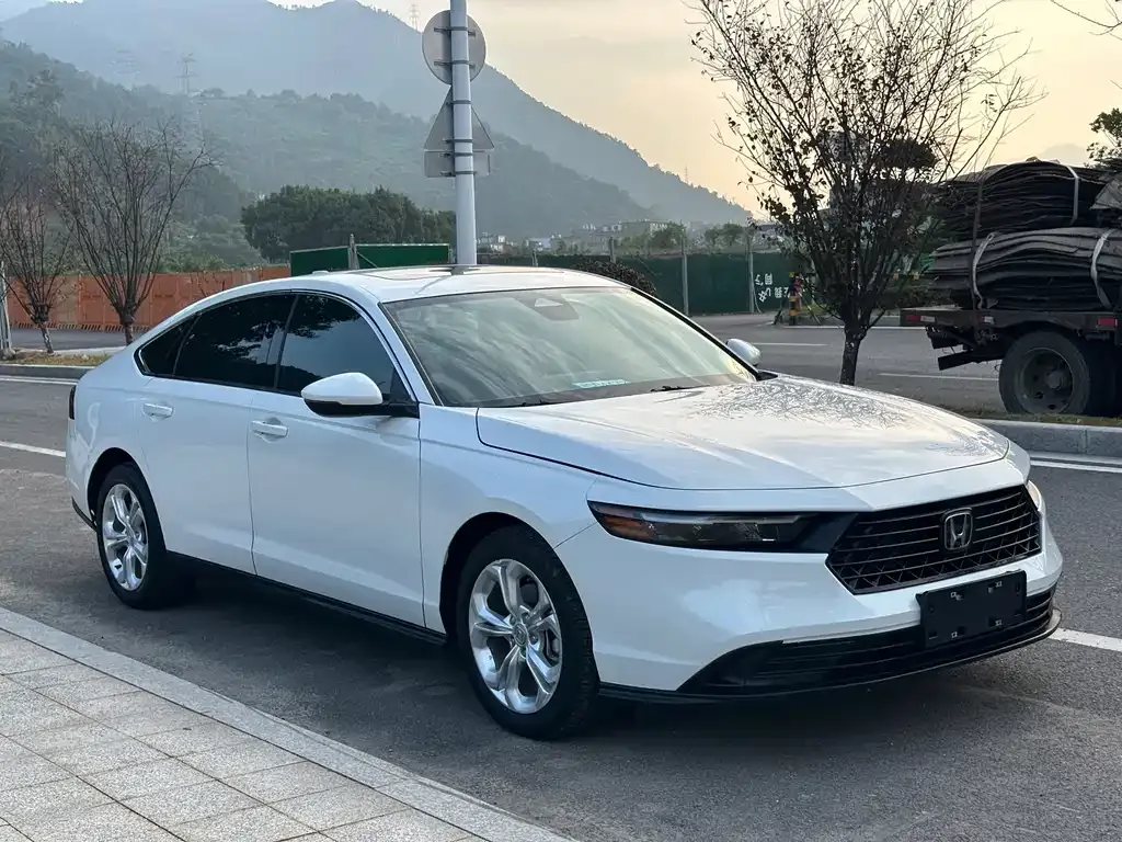 Honda Accord — фото 1