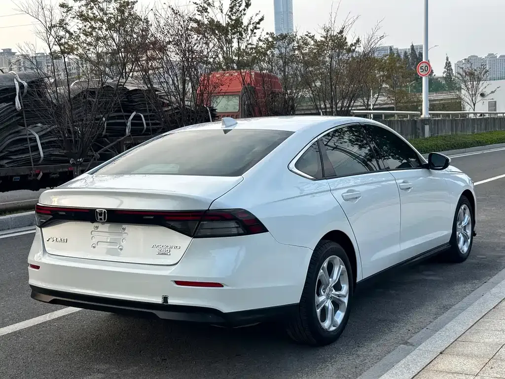 Honda Accord — фото 9