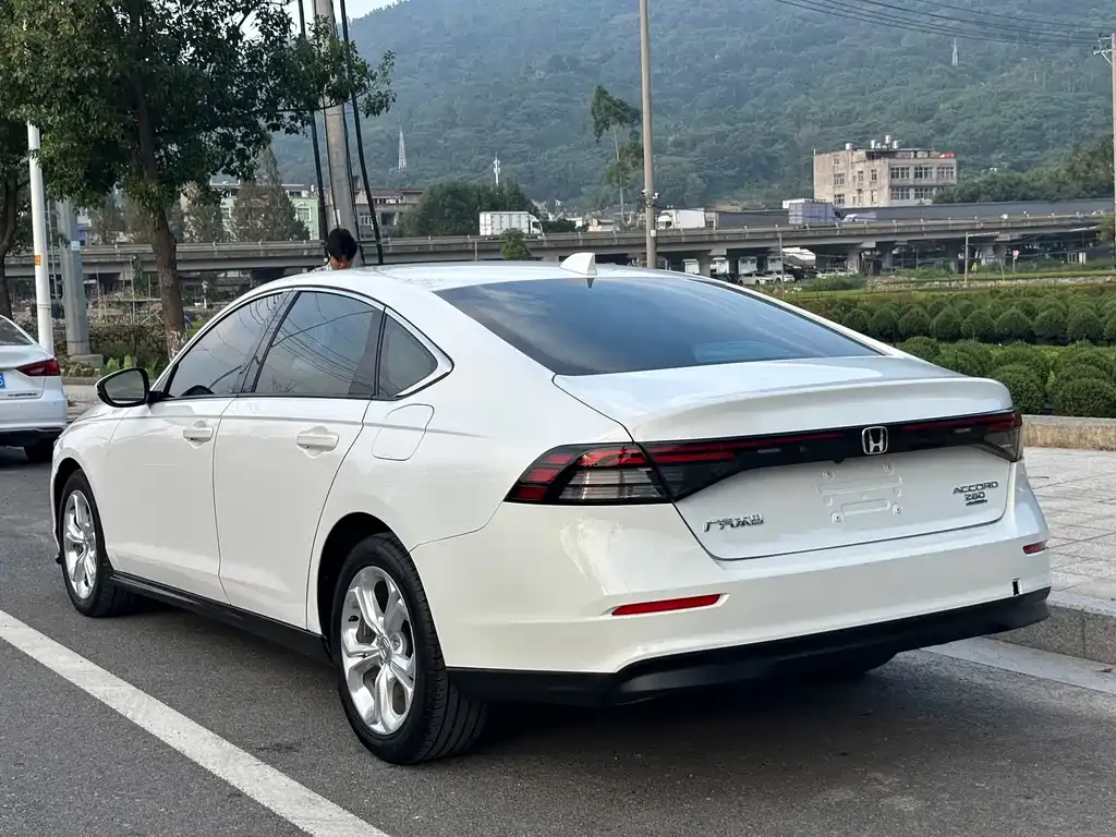 Honda Accord — фото 7