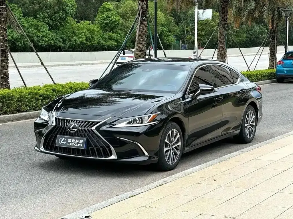 Lexus ES — фото 1