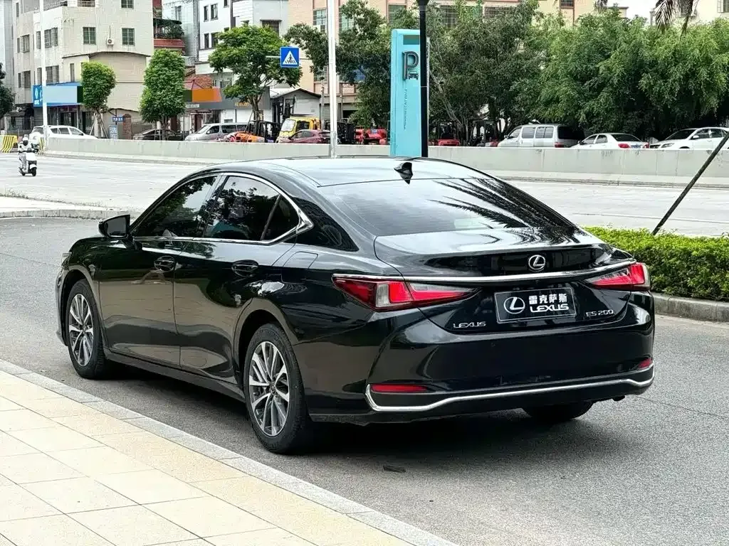 Lexus ES — фото 8
