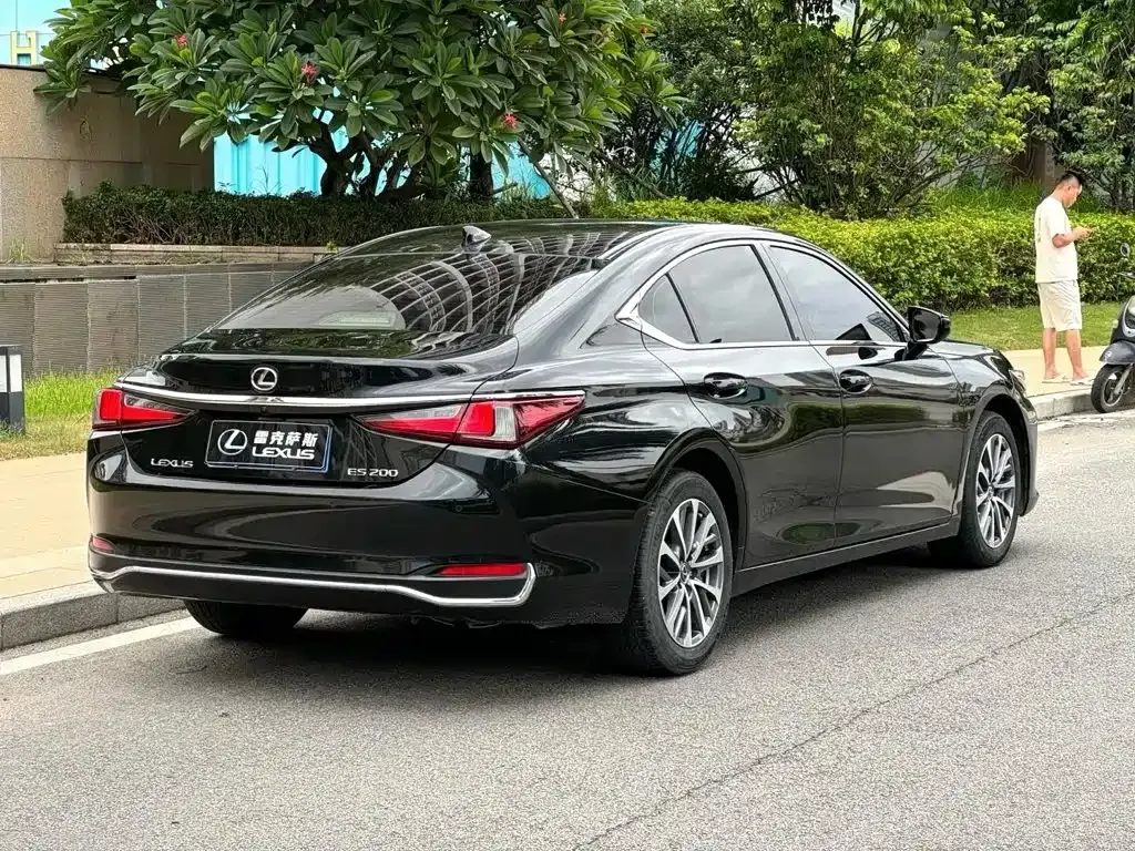 Lexus ES — фото 9