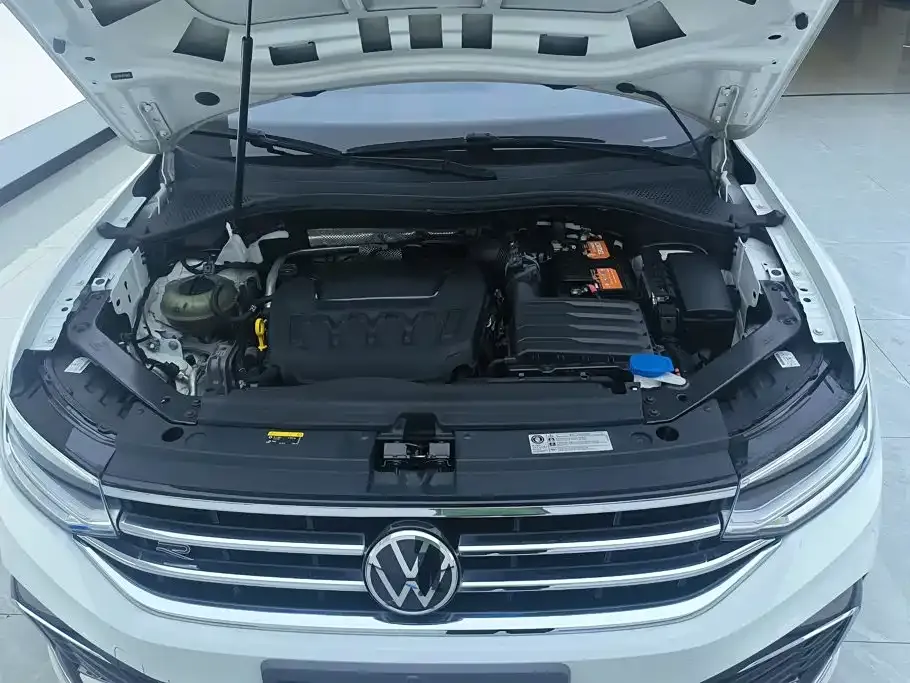 Volkswagen Tiguan L — фото 4