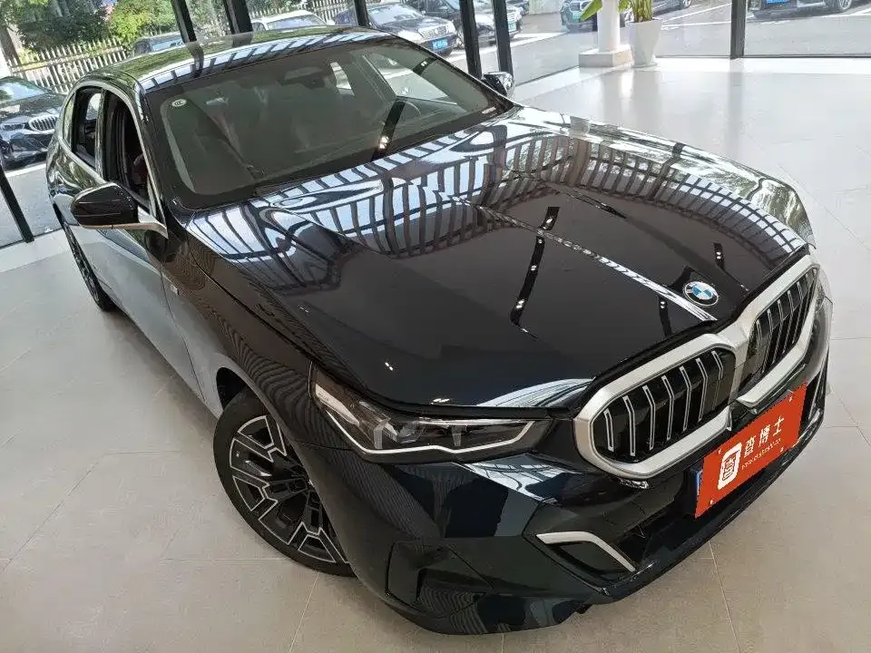 BMW 5 Series — фото 1