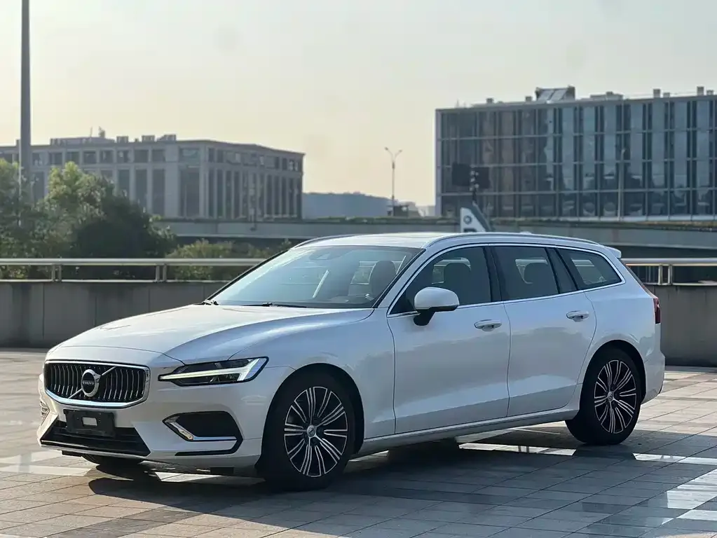 Volvo V60 — фото 1