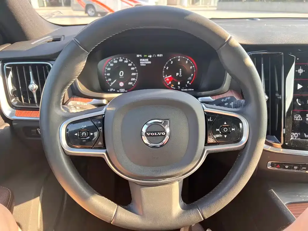 Volvo V60 — фото 6