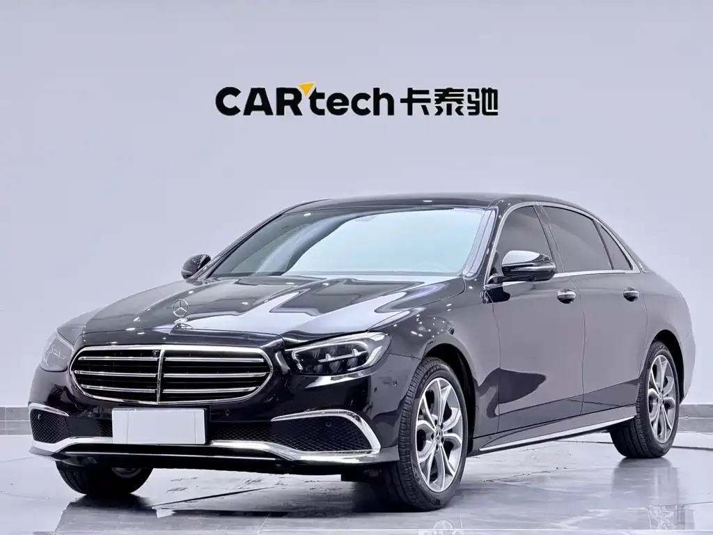 Mercedes-Benz E-Class — фото 1