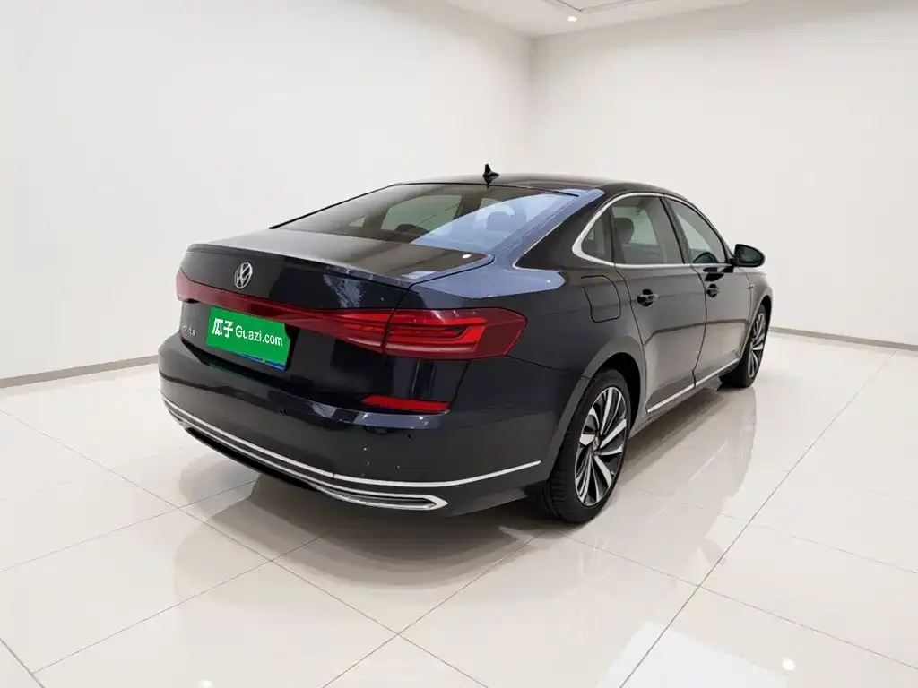 Volkswagen Passat — фото 6