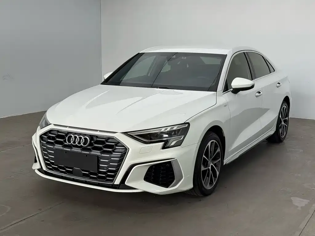 Audi A3 — фото 1