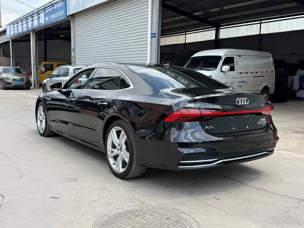 Audi A7L — фото 8