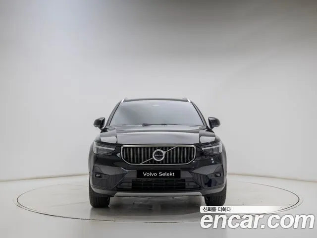 Volvo XC40 — фото 3
