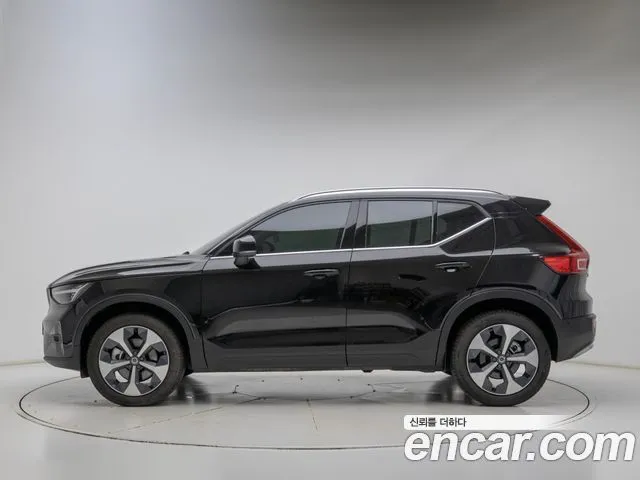 Volvo XC40 — фото 4
