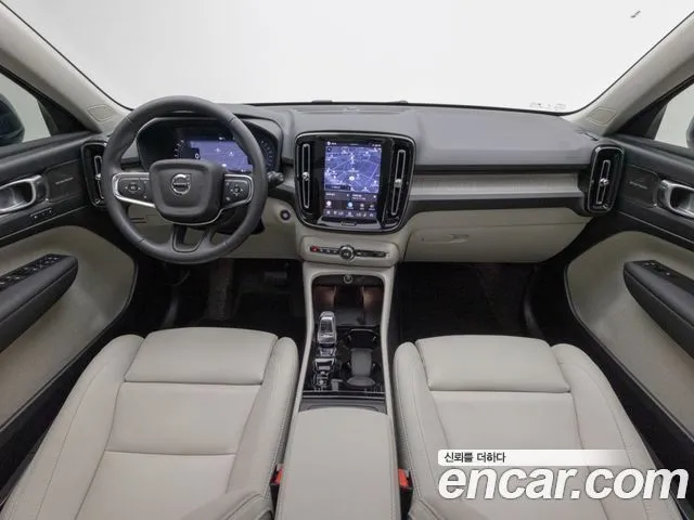Volvo XC40 — фото 2