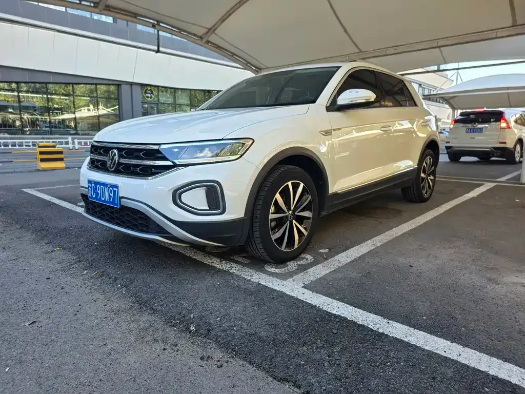 Volkswagen T-Roc — фото 1