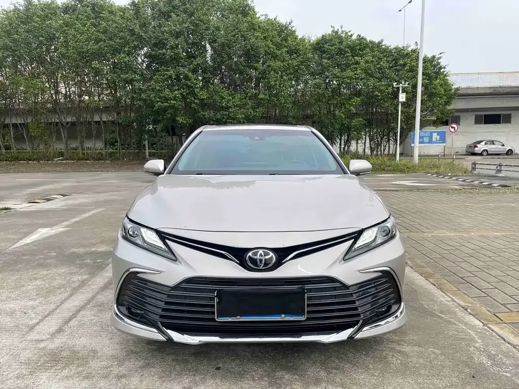 Toyota Camry — фото 10