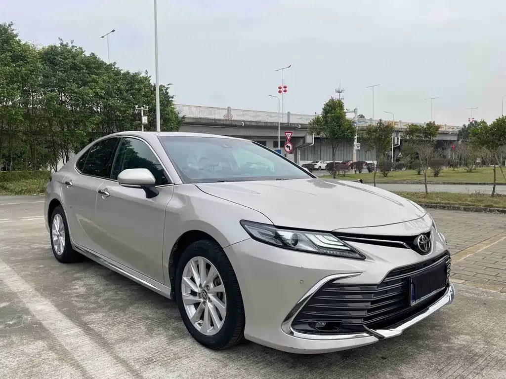 Toyota Camry — фото 5