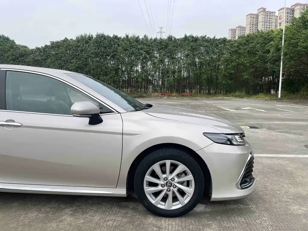 Toyota Camry — фото 9