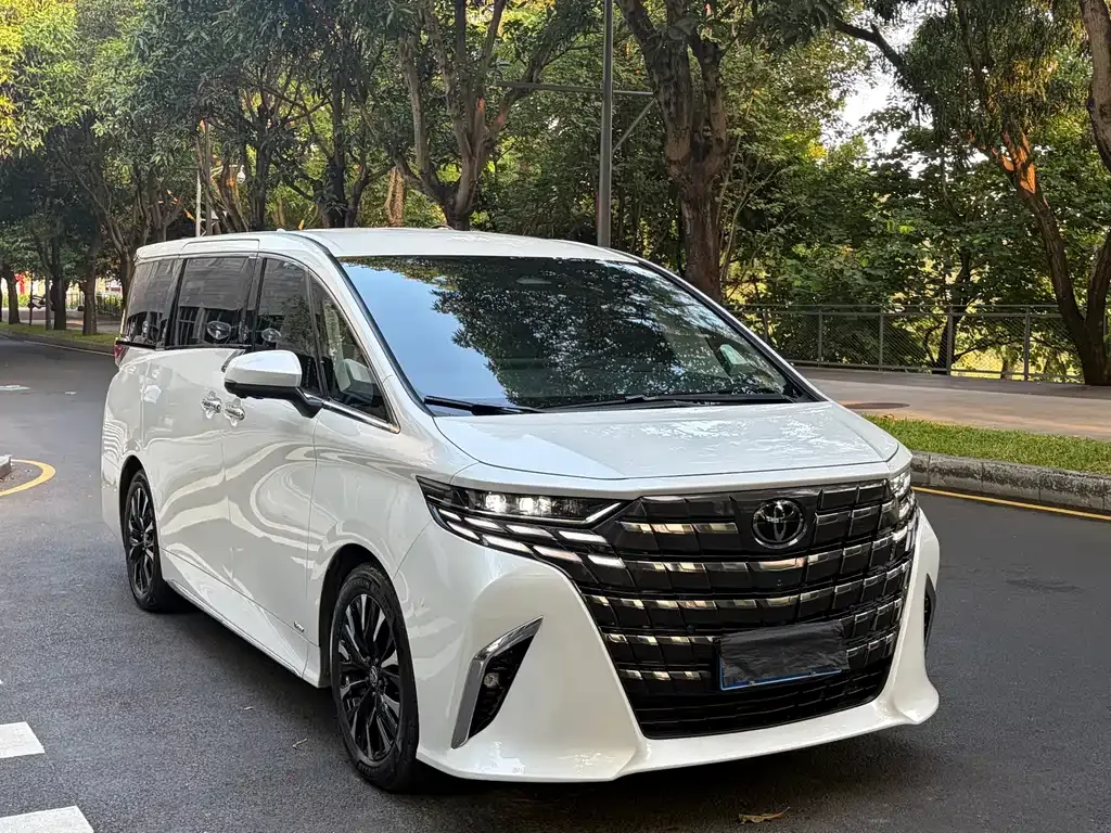 Toyota Alphard — фото 4