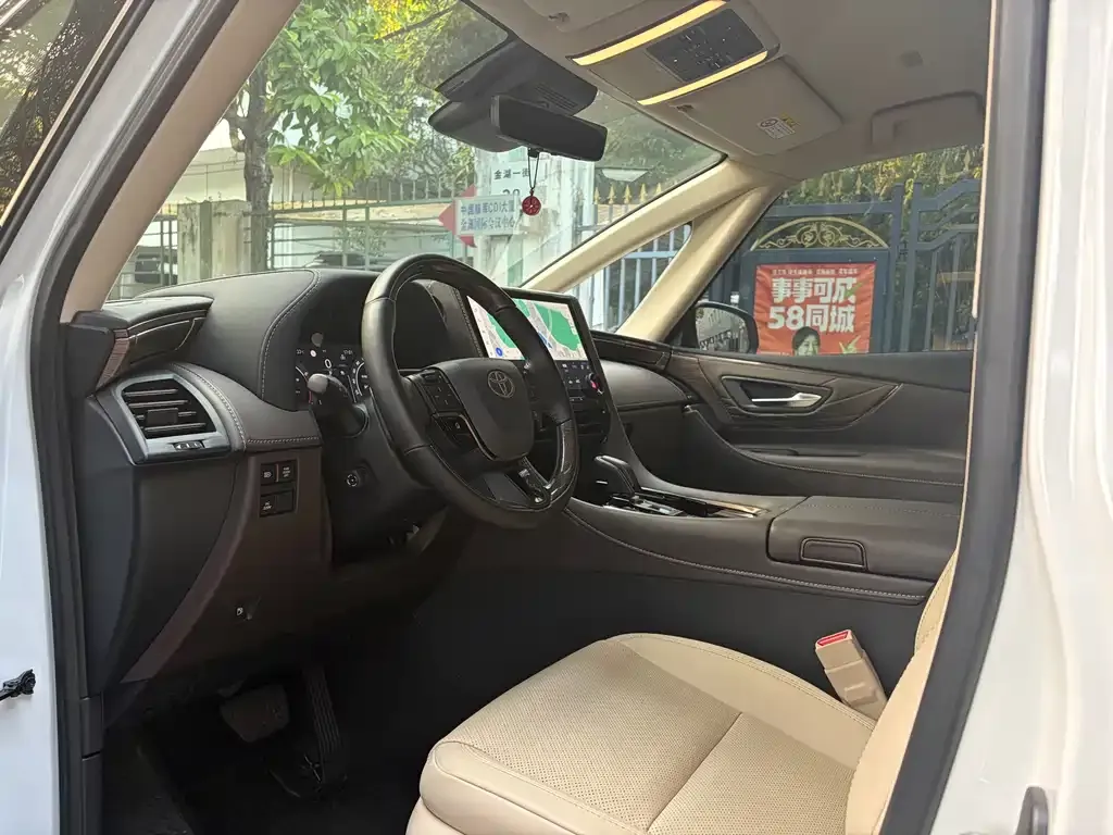 Toyota Alphard — фото 7