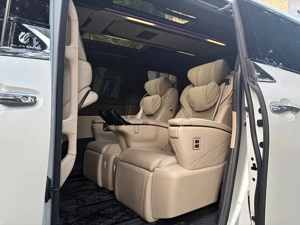 Toyota Alphard — фото 9
