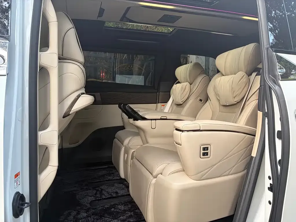 Toyota Alphard — фото 3