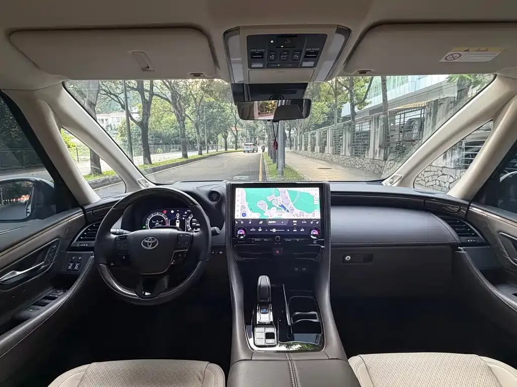 Toyota Alphard — фото 6