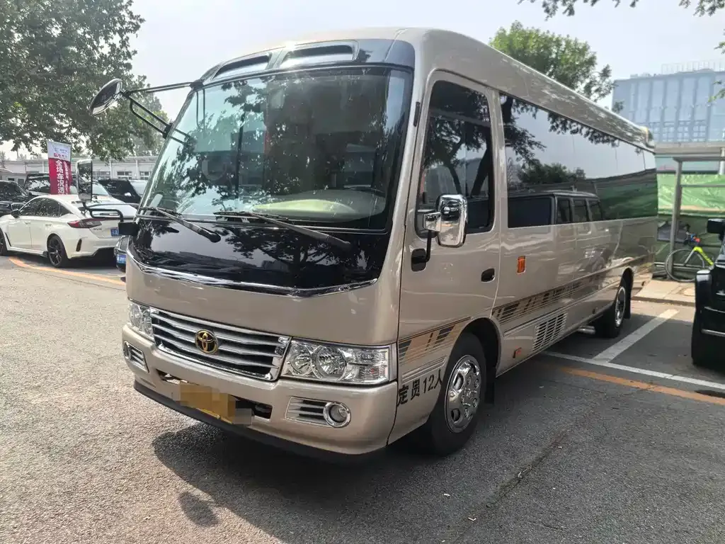 Toyota Coaster — фото 1
