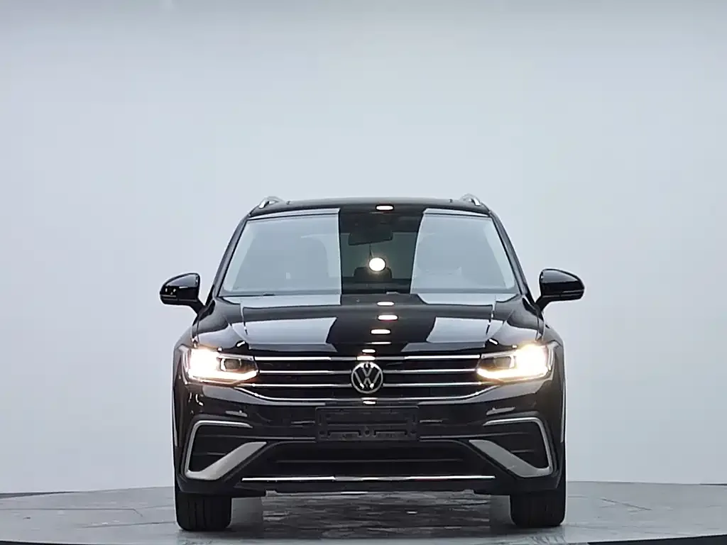 Volkswagen Tiguan L — фото 6