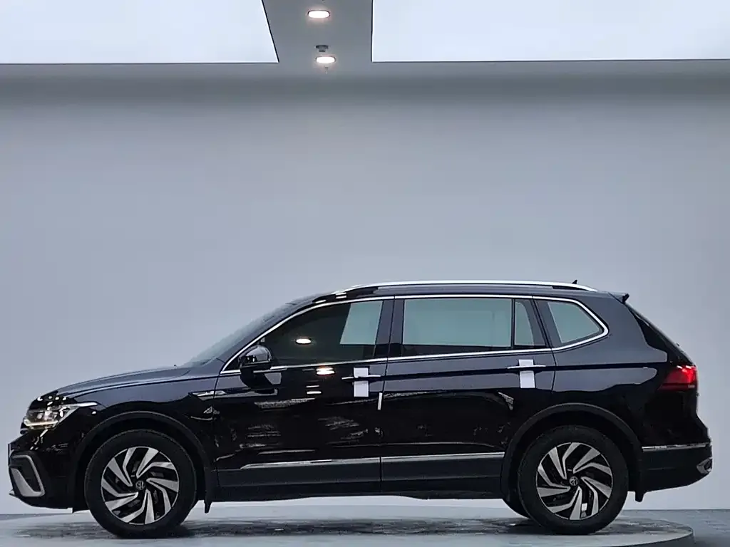 Volkswagen Tiguan L — фото 3