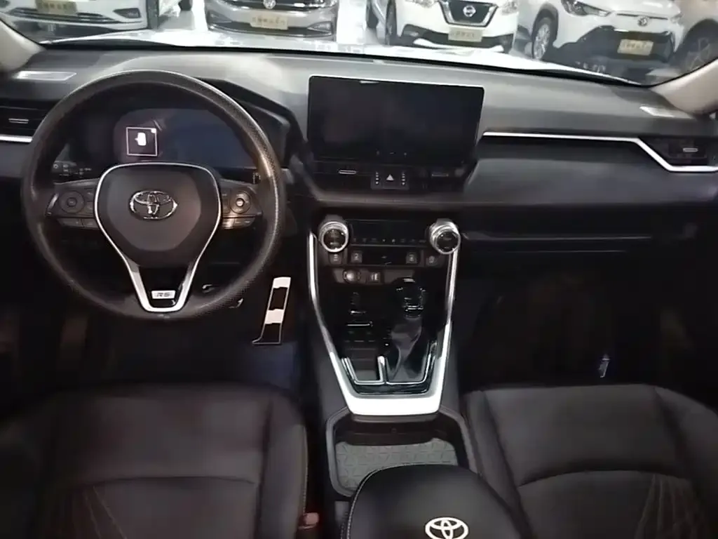Toyota RAV4 — фото 7