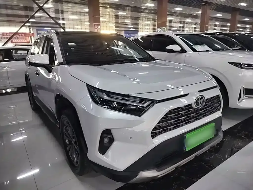 Toyota RAV4 — фото 5