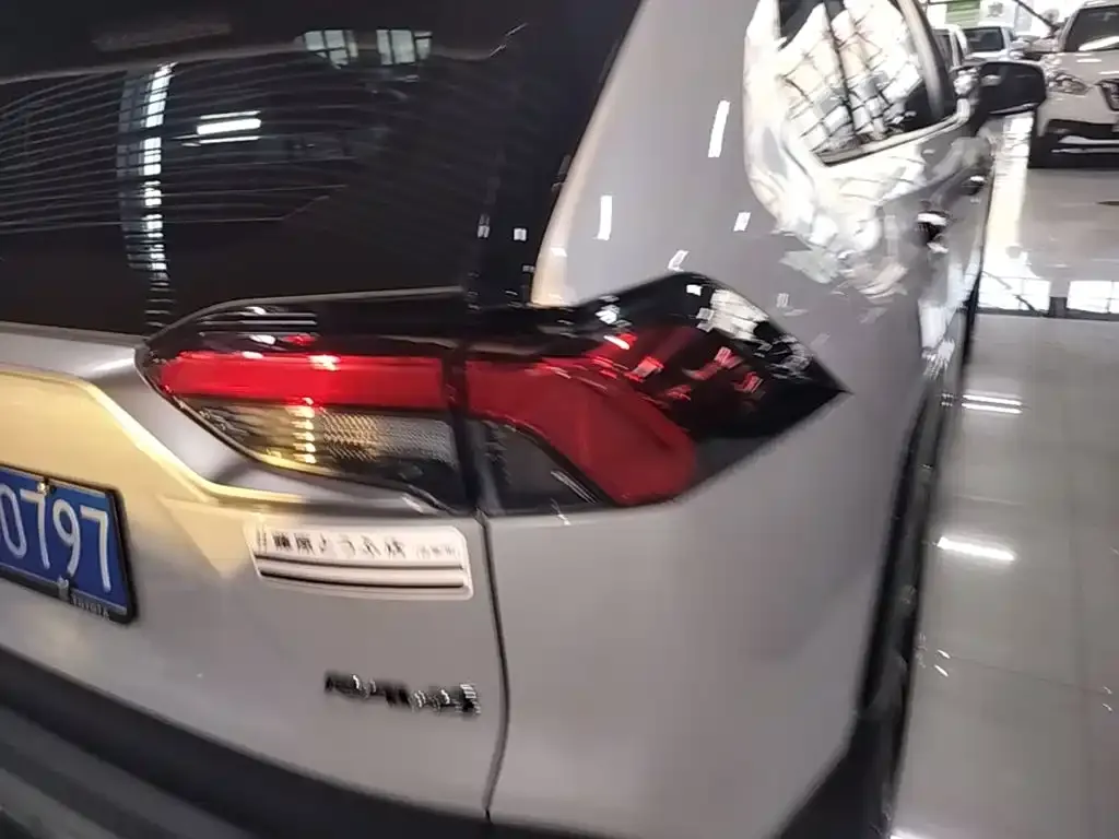 Toyota RAV4 — фото 4