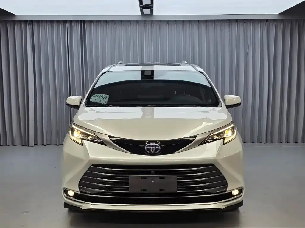 Toyota Sienna — фото 2