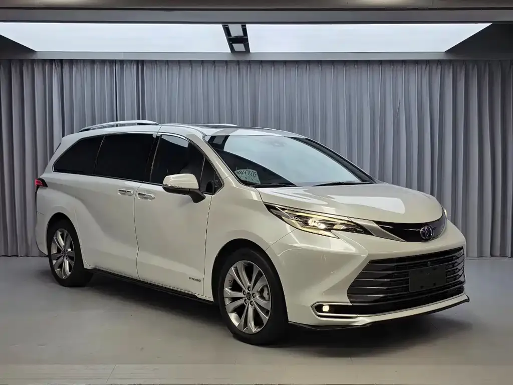Toyota Sienna — фото 9