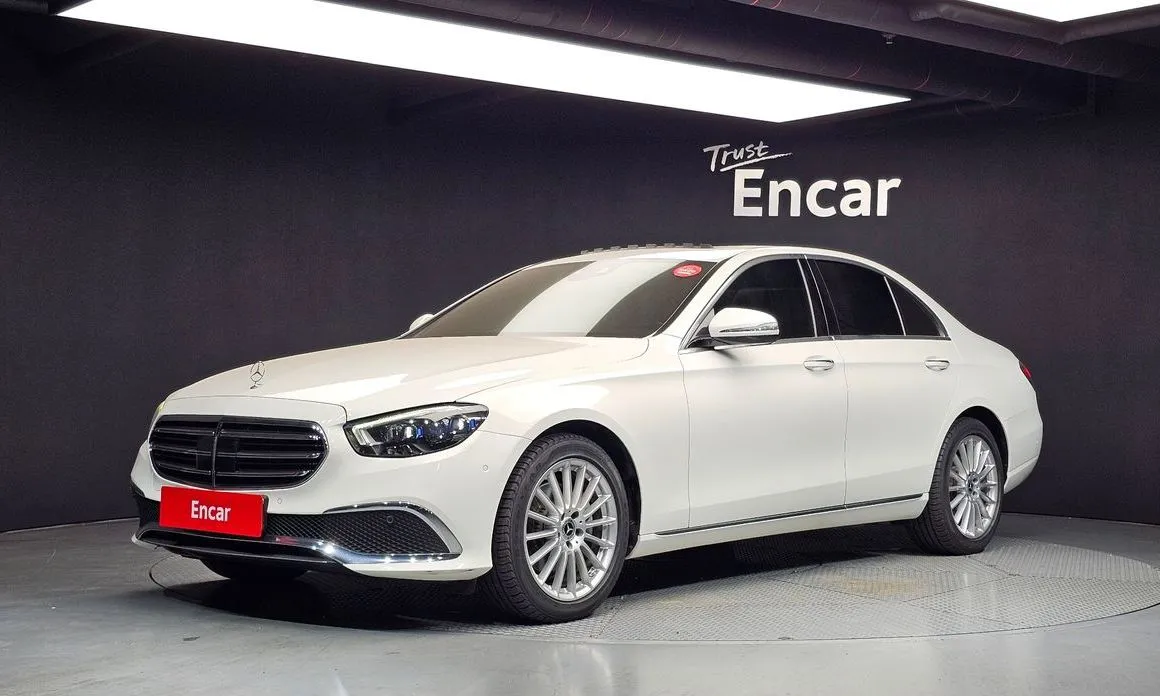 Mercedes-Benz E-Class — фото 1