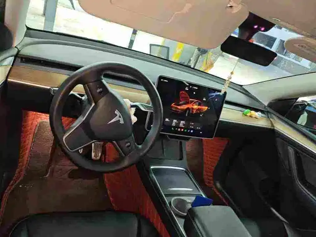 Tesla Model Y — фото 6